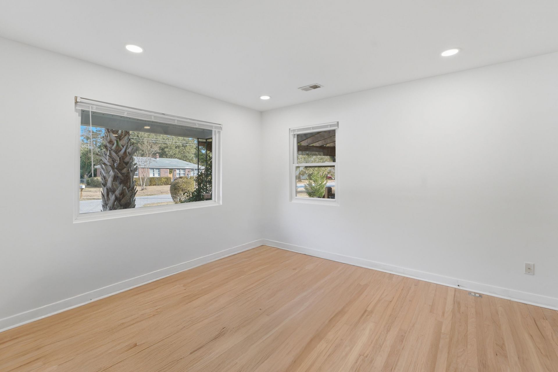 1749 Lady Ashley Street Photo 32