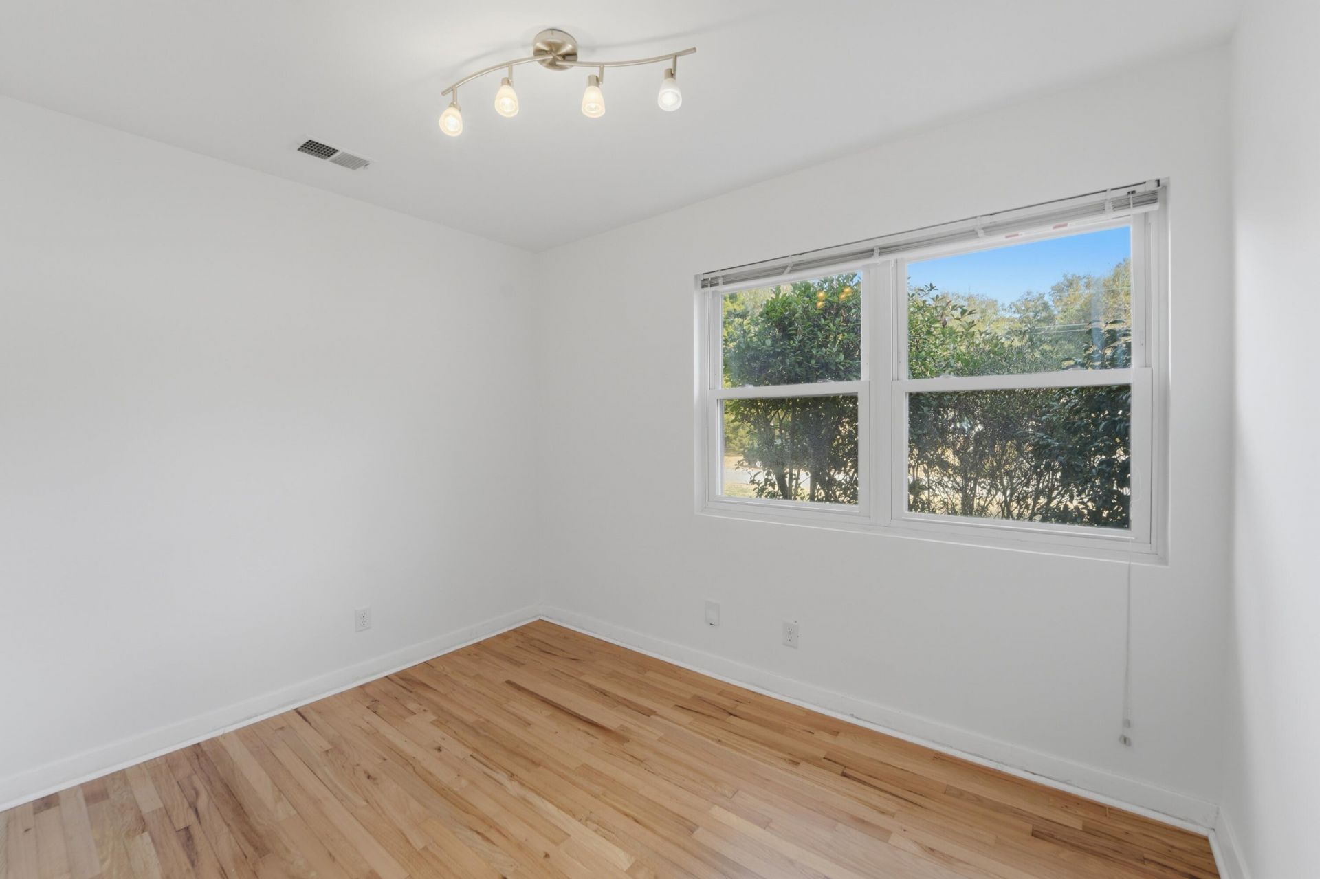 1749 Lady Ashley Street Photo 33