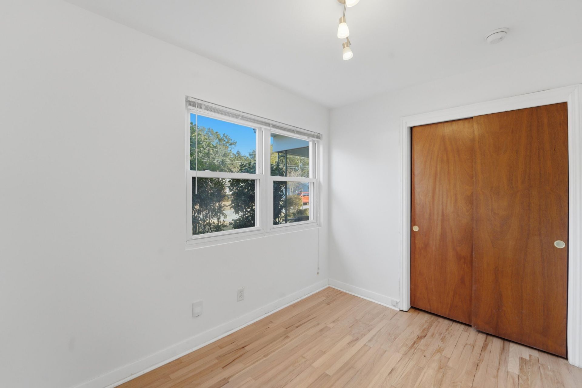 1749 Lady Ashley Street Photo 34