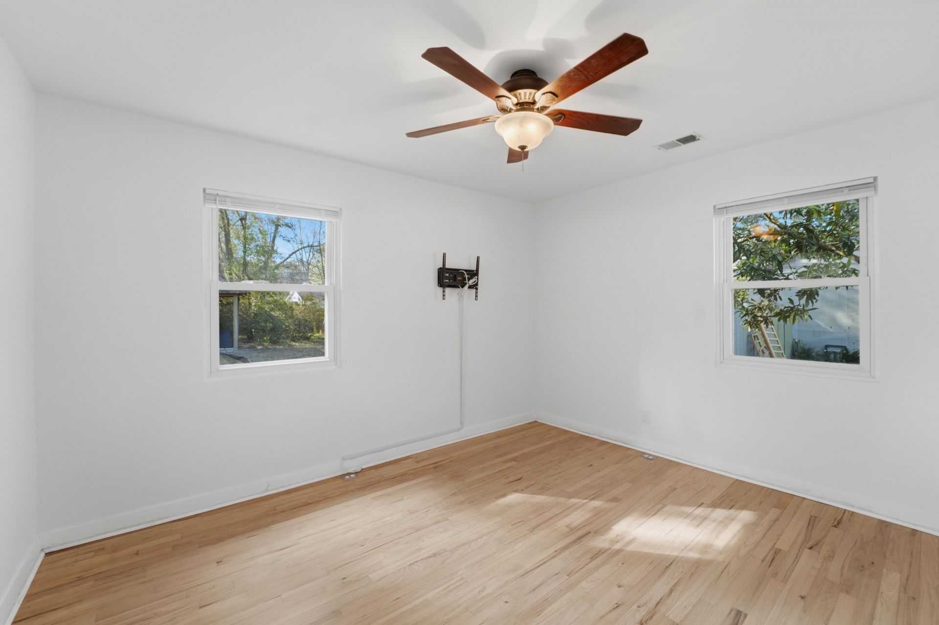 1749 Lady Ashley Street Photo 37