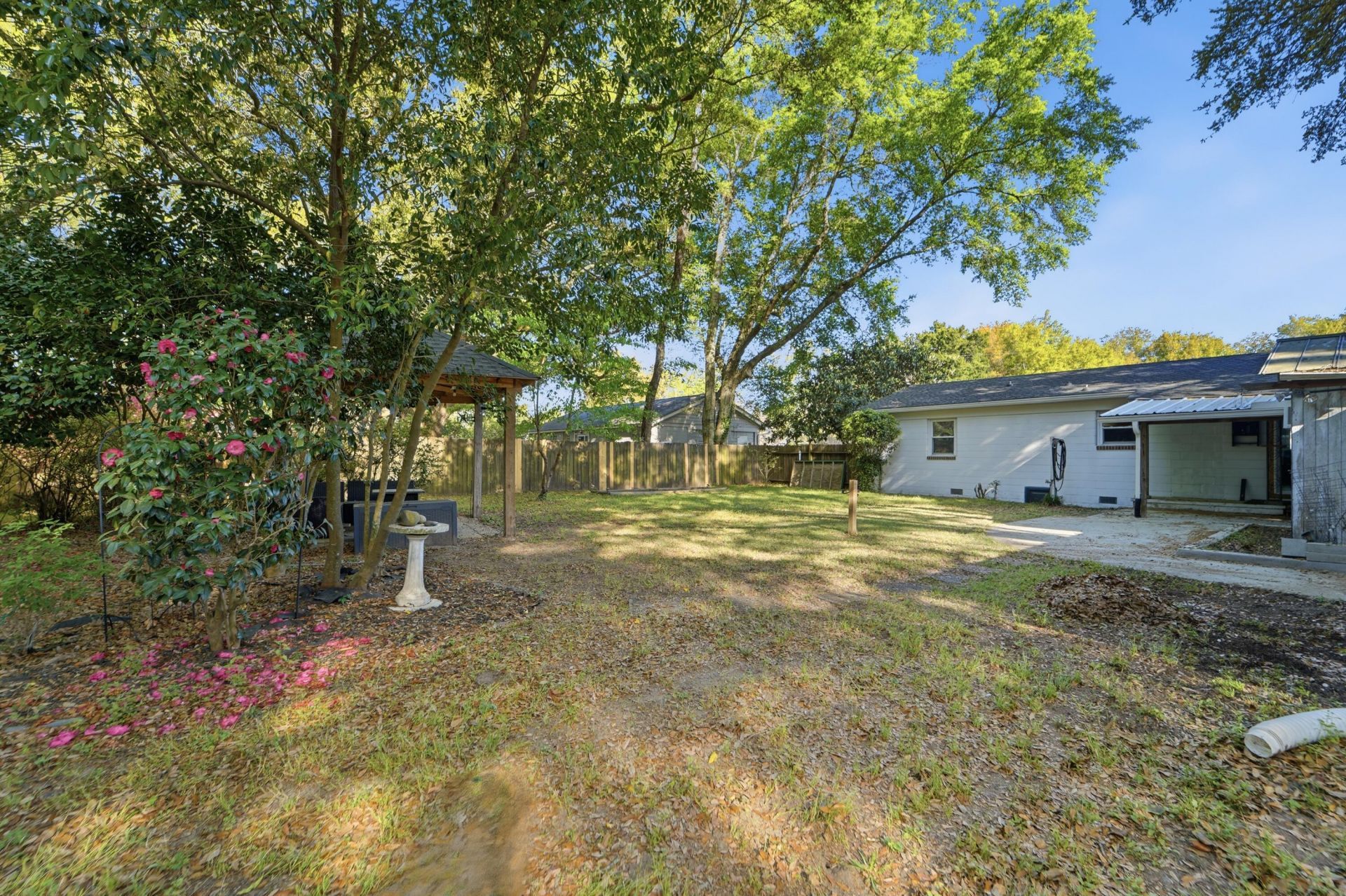 1749 Lady Ashley Street Photo 44