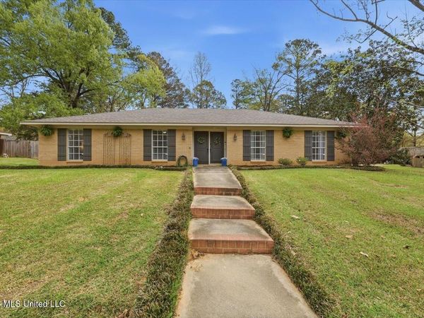 122 Woodgate Drive, Brandon, MS 39042