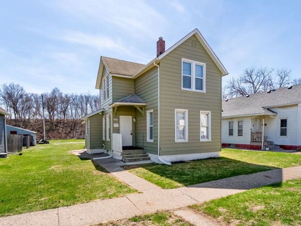 1819 W 6th Street , Davenport, IA 52802