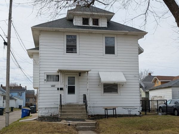 239 W Hayes Street , Davenport, IA 52803