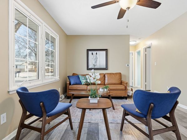 2404 E 37th Court , Des Moines, IA 50317