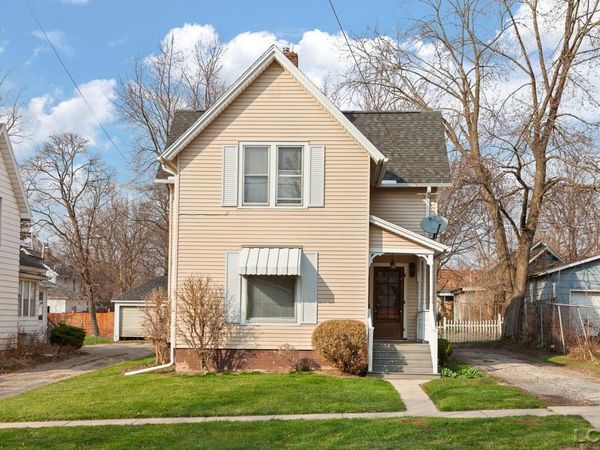 907 E Hunt , Adrian, MI 49221