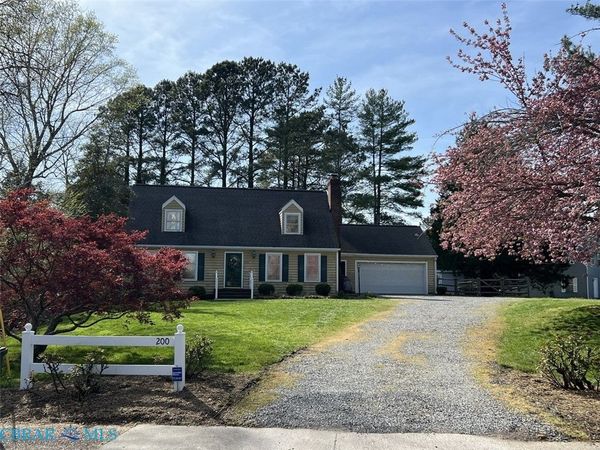 200 Cross Street, Urbanna, VA 23175