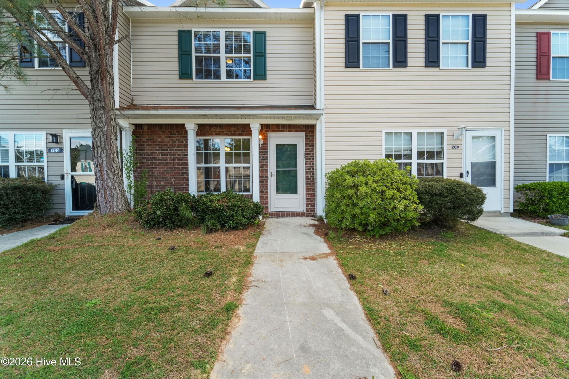 207 Pinegrove Court, Jacksonville, NC 28546 Main Photo