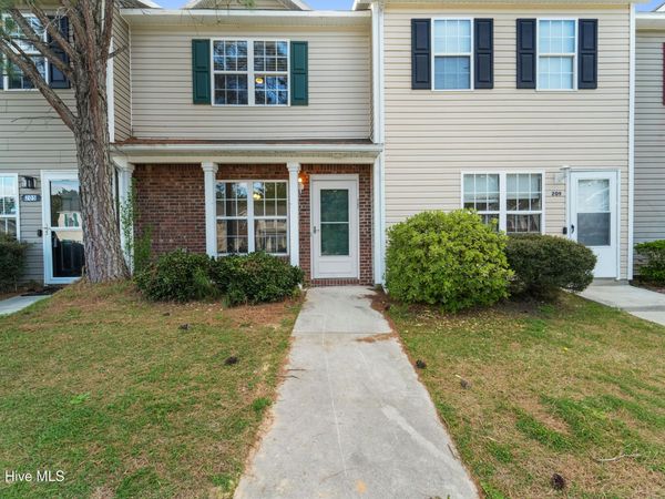 207 Pinegrove Court, Jacksonville, NC 28546
