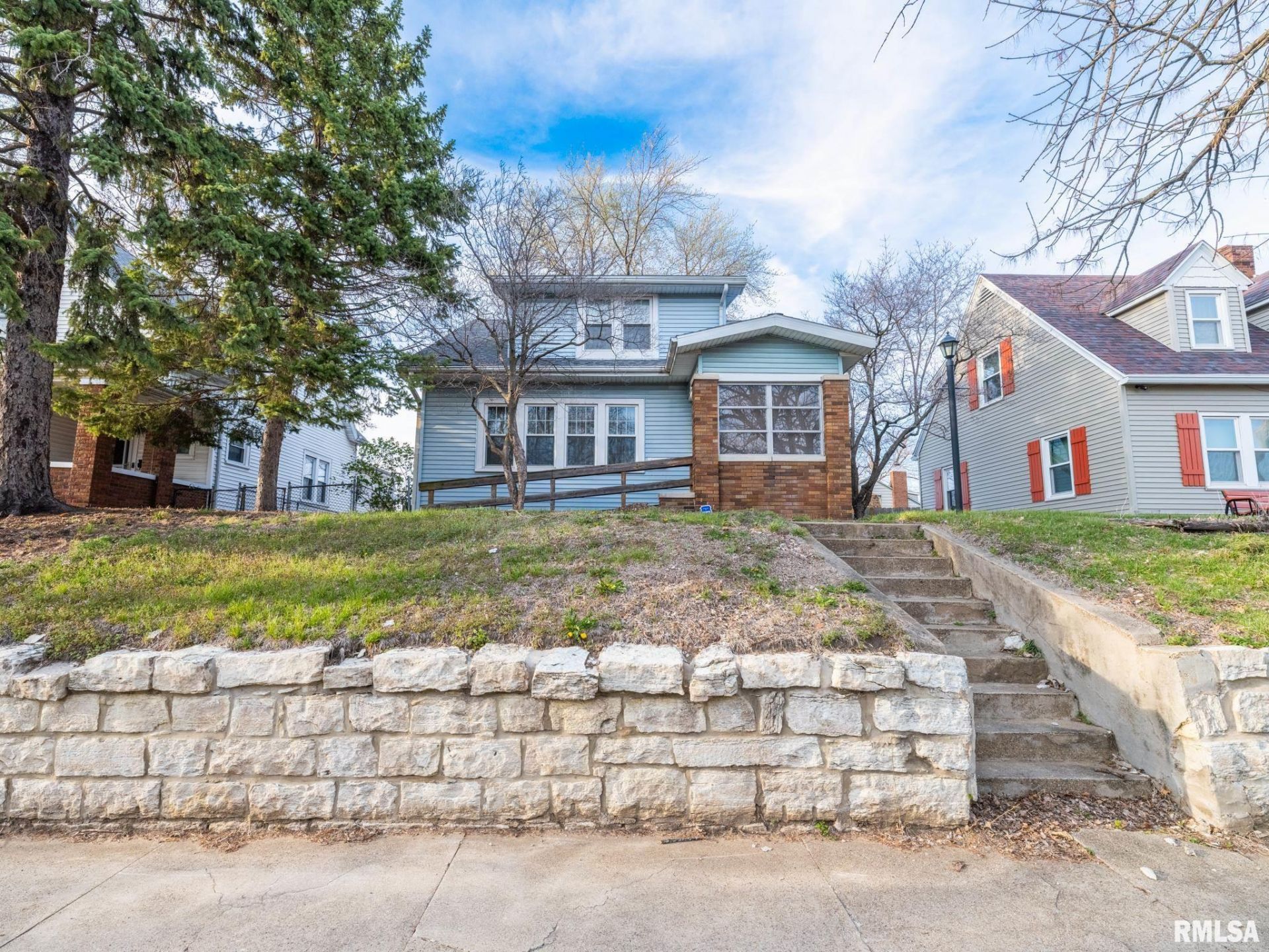 921 Broadway Road, Pekin, IL 61554 Main Photo