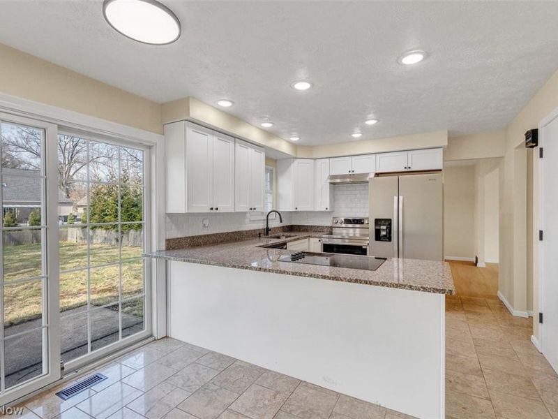 620 Lindford Drive, Bay Village, OH 44140 Photo 2