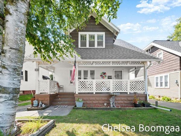 22 Elmwood Street NE, Grand Rapids, MI 49505