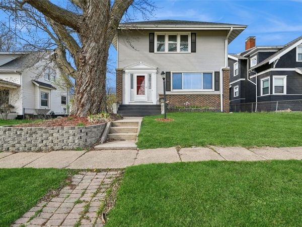 304 South Street , Urbana, IA 52345