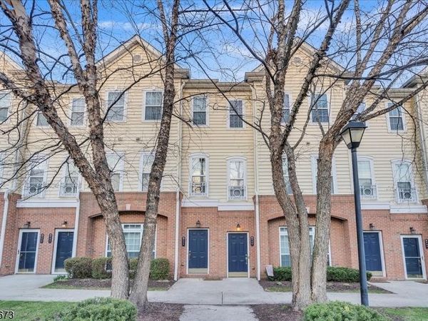 906 Memorial Dr, Belleville, NJ 07109