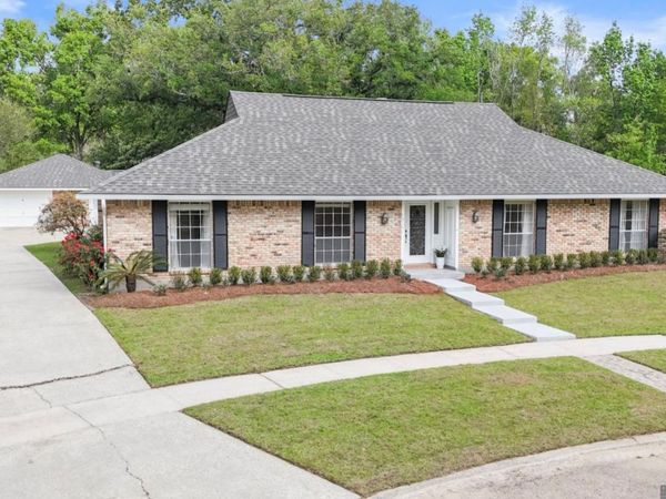 12101 Lake Ladare Ave, Baton Rouge, LA 70816
