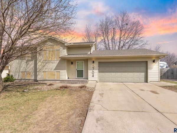 5704 S Southwind Ave, Sioux Falls, SD 57106