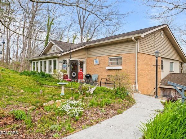 961 Indian River Boat Dock Rd, Jacksboro, TN 37757