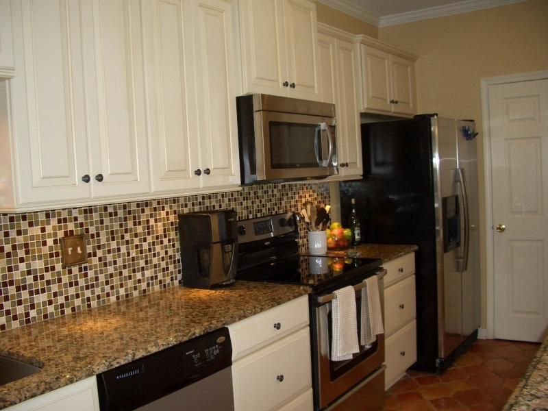 1600 Long Grove Drive Photo 5