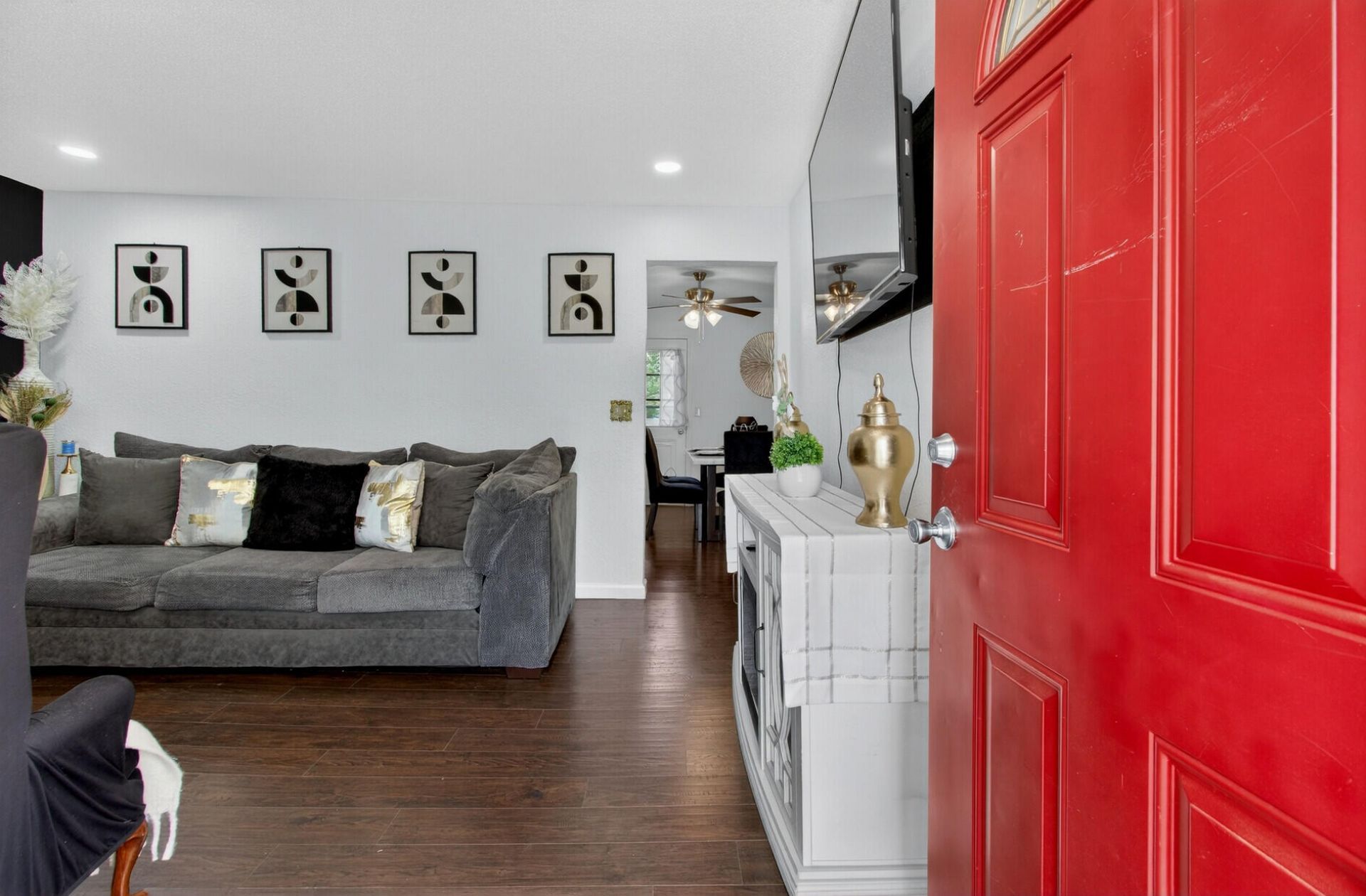 130 Cornell Drive Photo 4