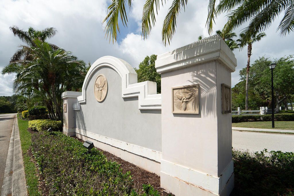 527 NW Bellworth Place, Jensen Beach, FL 34957 Photo