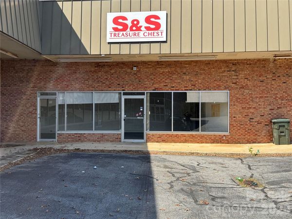 124 Fairway Shopping Center Street , Hudson, NC 28638