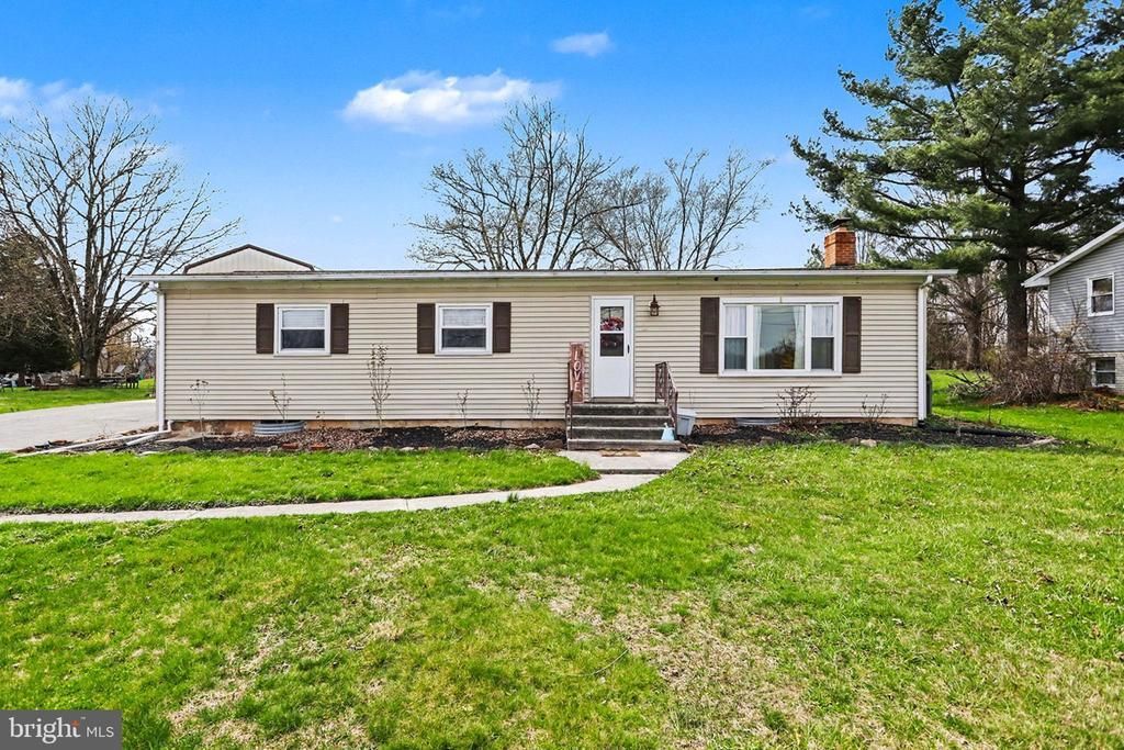 32 PINE ROAD , ABBOTTSTOWN, PA 17301