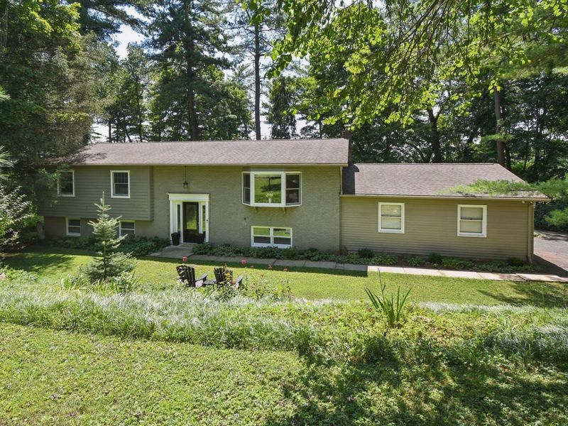 291 Pinetree Drive, Granville, OH 43023 Photo 1