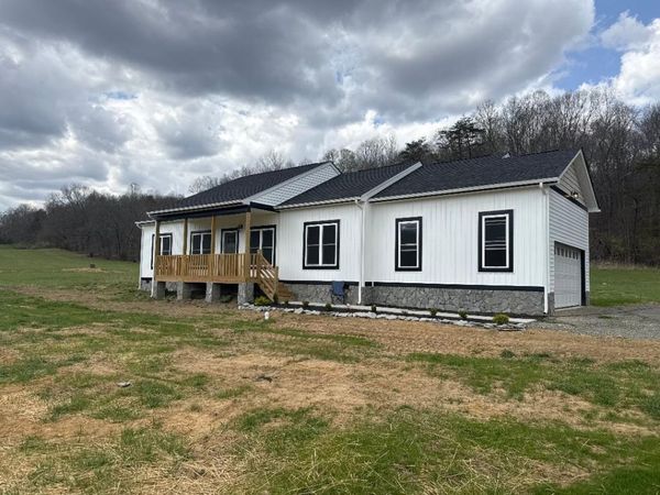 3086 Haymakertown RD , Troutville, VA 24175