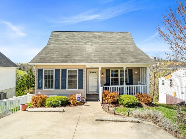 1004 Middlebrook AVE , Staunton, VA 24401