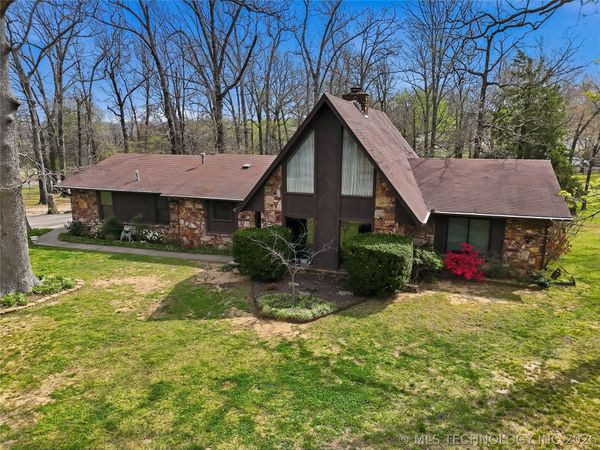 1022 W Young Avenue , Stilwell, OK 74960