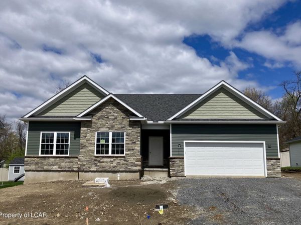 509 Wisteria Drive, Moosic, PA 18507