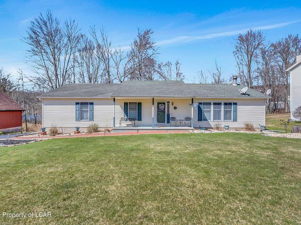 60 Lakeview Drive, Mountain Top, PA 18707