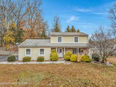 1 Rockledge Drive, Mountain Top, PA 18707
