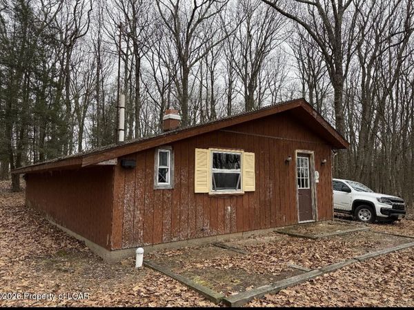 599 Skyline Lane, Rock Glen, PA 18246