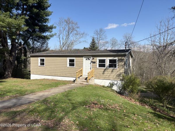 65 Oval Drive, Dallas, PA 18612