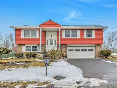 132 Cedarwood Drive, Laflin, PA 18702