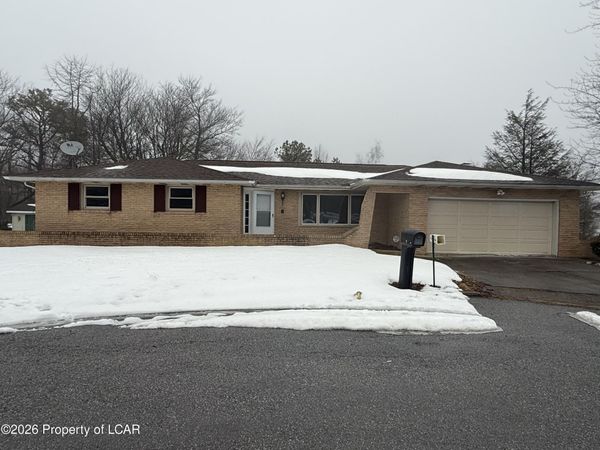 1 Circle Drive, Hazleton, PA 18201