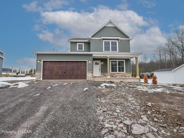 50 Saddle Ridge Drive, Dallas, PA 18612