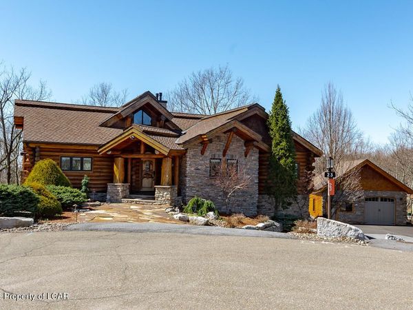 23 Oyster Bay Court, Hazleton, PA 18202