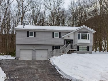165 Buck Ridge Drive, Drums, PA 18222