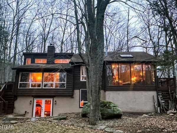 373 W Lake Valley Drive, Hazleton, PA 18202