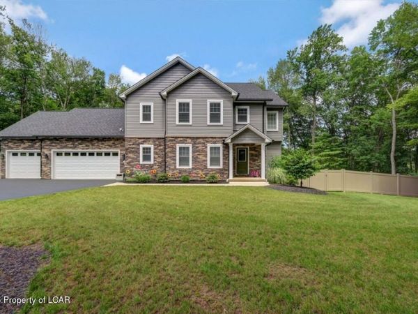330 Deer Run Drive, Mountain Top, PA 18707