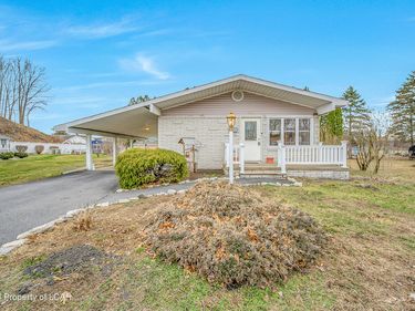 107 Stonecrest Drive, Moosic, PA 18507