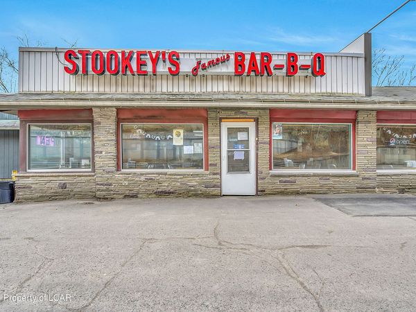 122 E Poplar Street, West Nanticoke, PA 18634