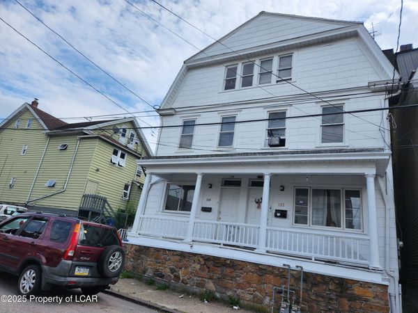 132 E Chestnut Street, Hazleton, PA 18201