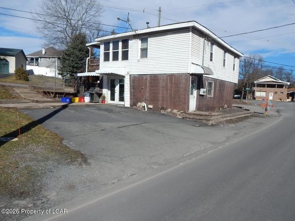 695 Main Street, Dallas, PA 18612