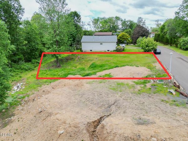 24 Varsity Drive, Nanticoke, PA 18634