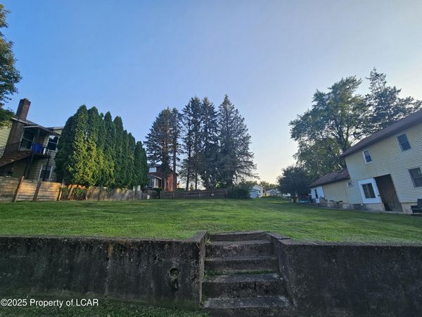 25-29 E Oak Street, Pittston, PA 18640