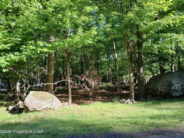 021 Shingle Mill Dr, Drums, PA 18222