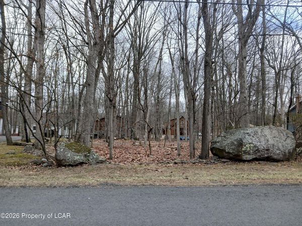 021 Shingle Mill Dr, Drums, PA 18222